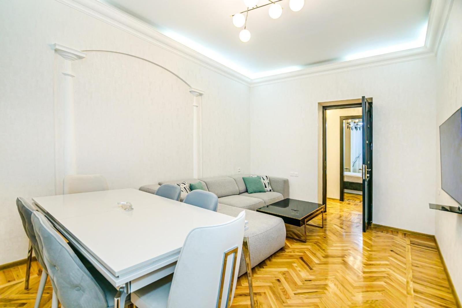 Apartment Fountain Square Baku