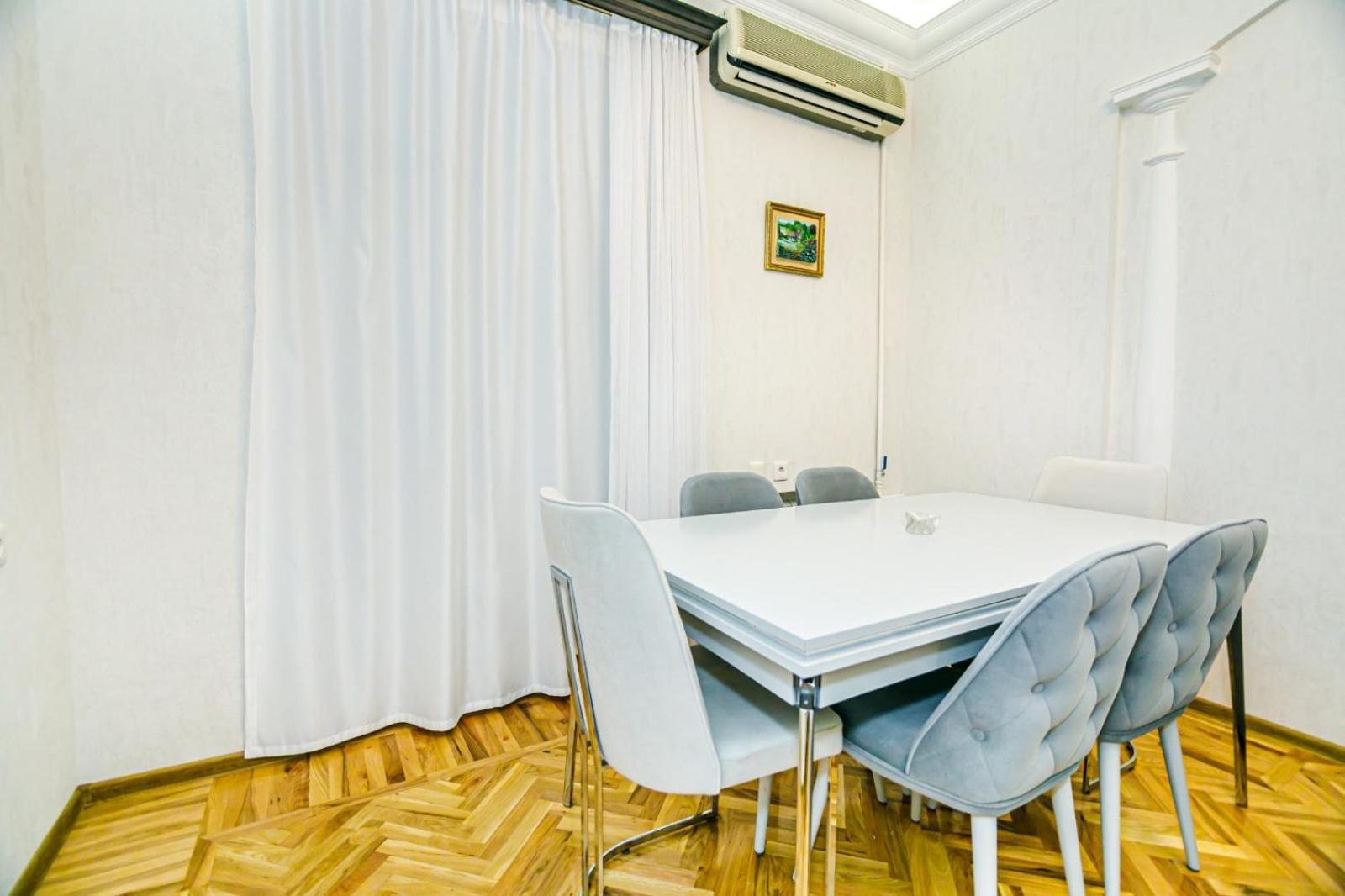 Fountain Square Apartment *