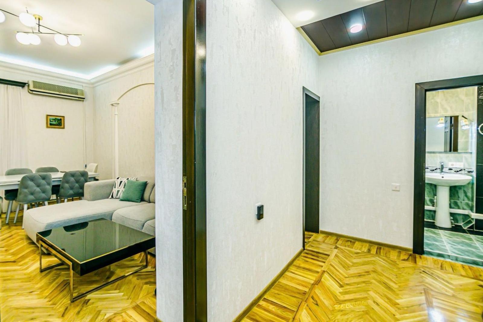 Fountain Square Apartment *